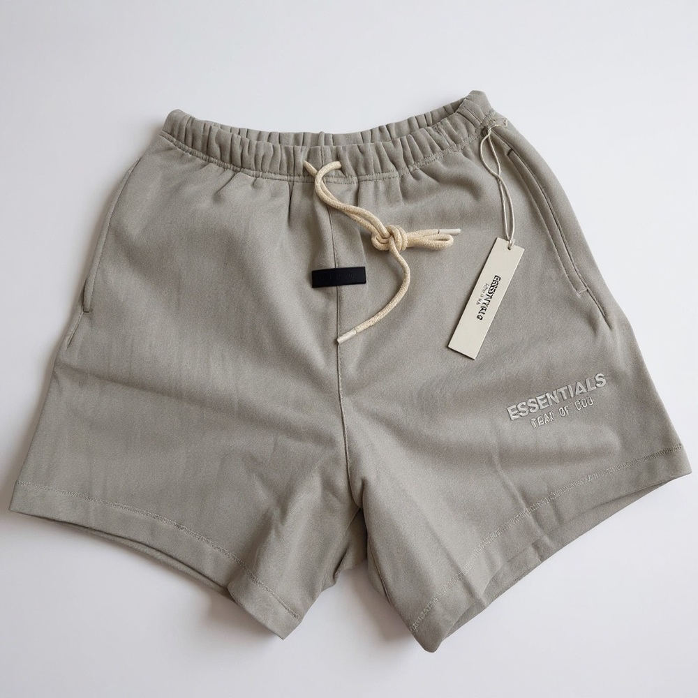Essentials Fear of God Silver Cloud Size M Shorts NWT
